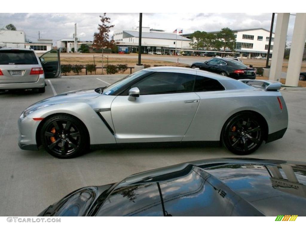 Super Silver 2010 Nissan GT-R Premium Exterior Photo #45589091