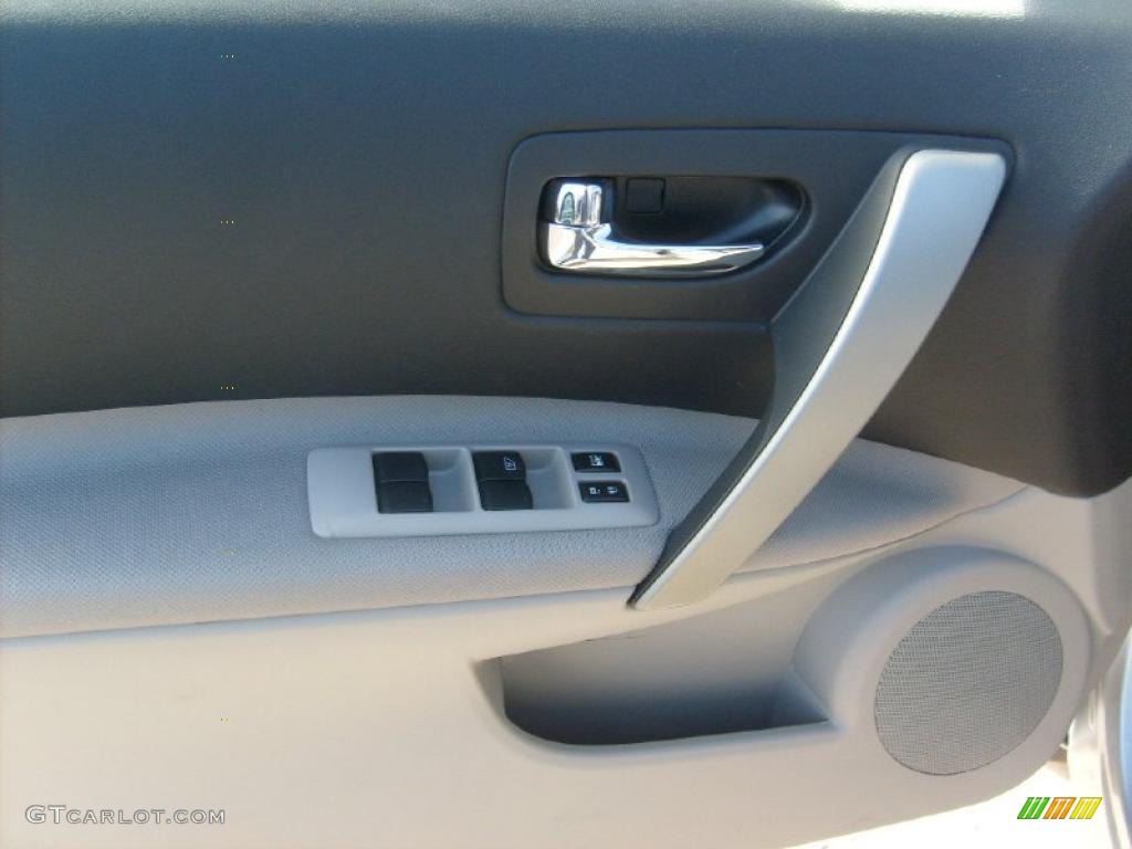 2011 Rogue SV AWD - Silver Ice Metallic / Gray photo #11