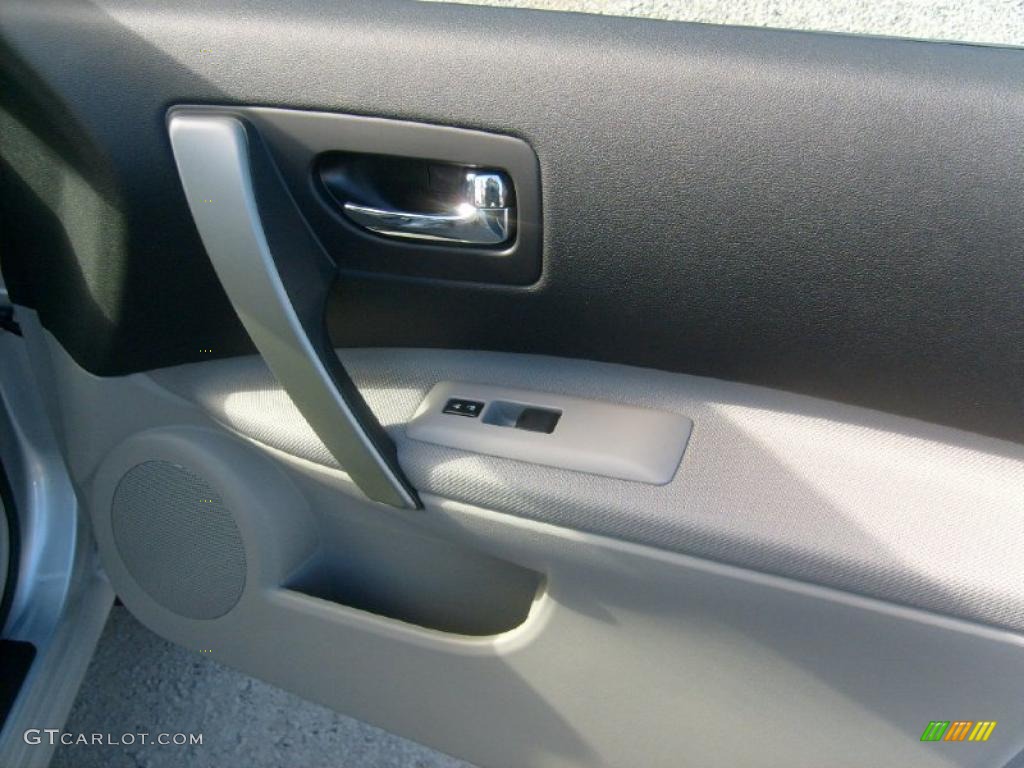 2011 Rogue SV AWD - Silver Ice Metallic / Gray photo #16