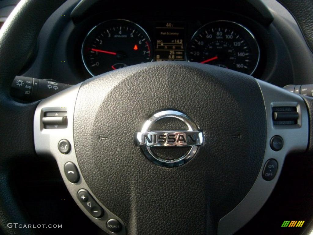 2011 Rogue SV AWD - Silver Ice Metallic / Gray photo #17