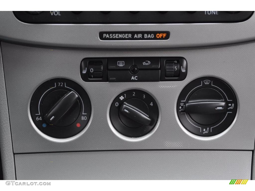 2007 Volkswagen Passat 3.6 4Motion Sedan Controls Photo #45590987