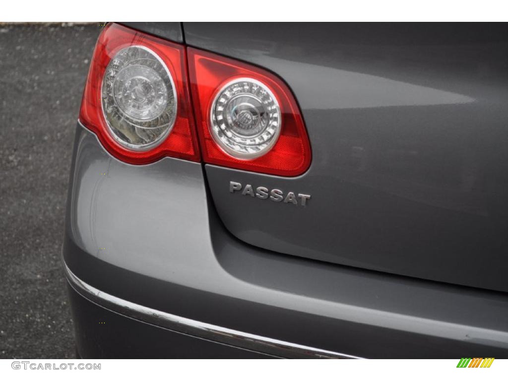 2007 Volkswagen Passat 3.6 4Motion Sedan Marks and Logos Photos