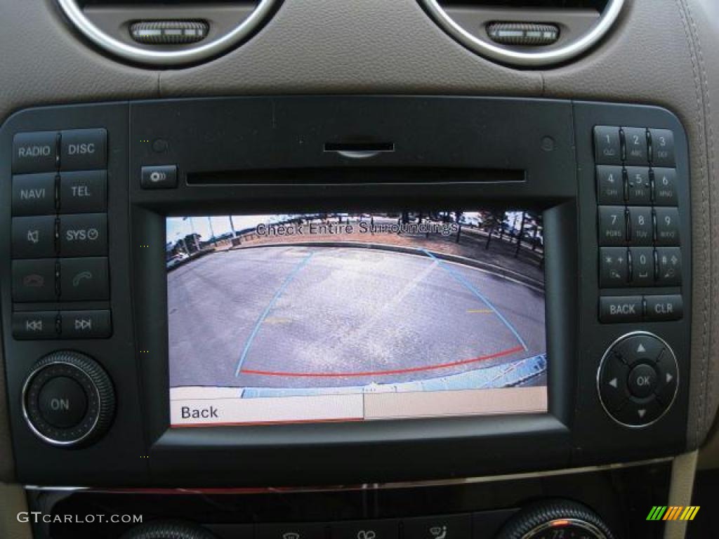 2011 Mercedes-Benz GL 350 Blutec 4Matic Controls Photo #45593403