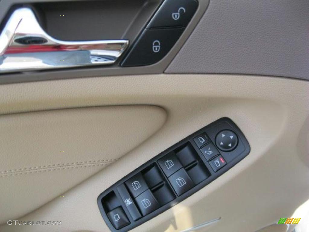 2011 Mercedes-Benz GL 350 Blutec 4Matic Controls Photo #45593439