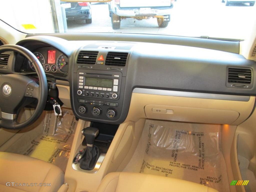 2009 Volkswagen Jetta SEL SportWagen Pure Beige Dashboard Photo #45594188