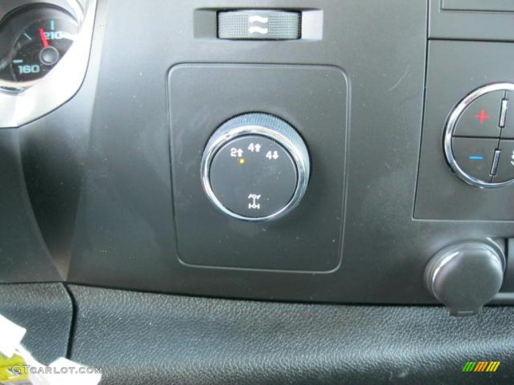 2010 Chevrolet Silverado 2500HD LT Crew Cab 4x4 Controls Photo #45594368