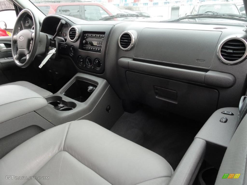 2003 Expedition XLT 4x4 - Oxford White / Flint Grey photo #12