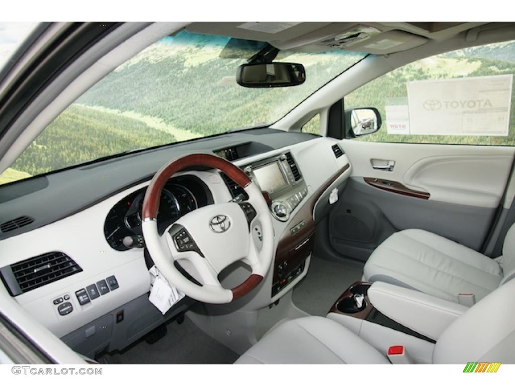 Light Gray Interior 2011 Toyota Sienna Limited AWD Photo #45597060