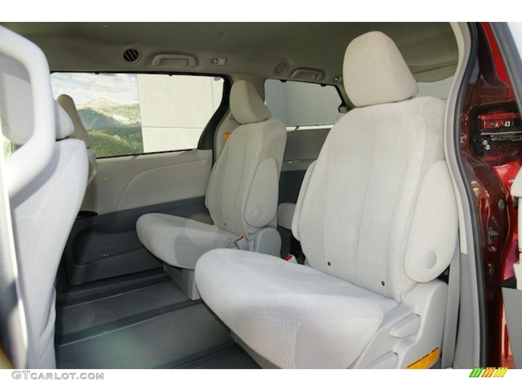 2011 Sienna LE AWD - Salsa Red Pearl / Light Gray photo #6