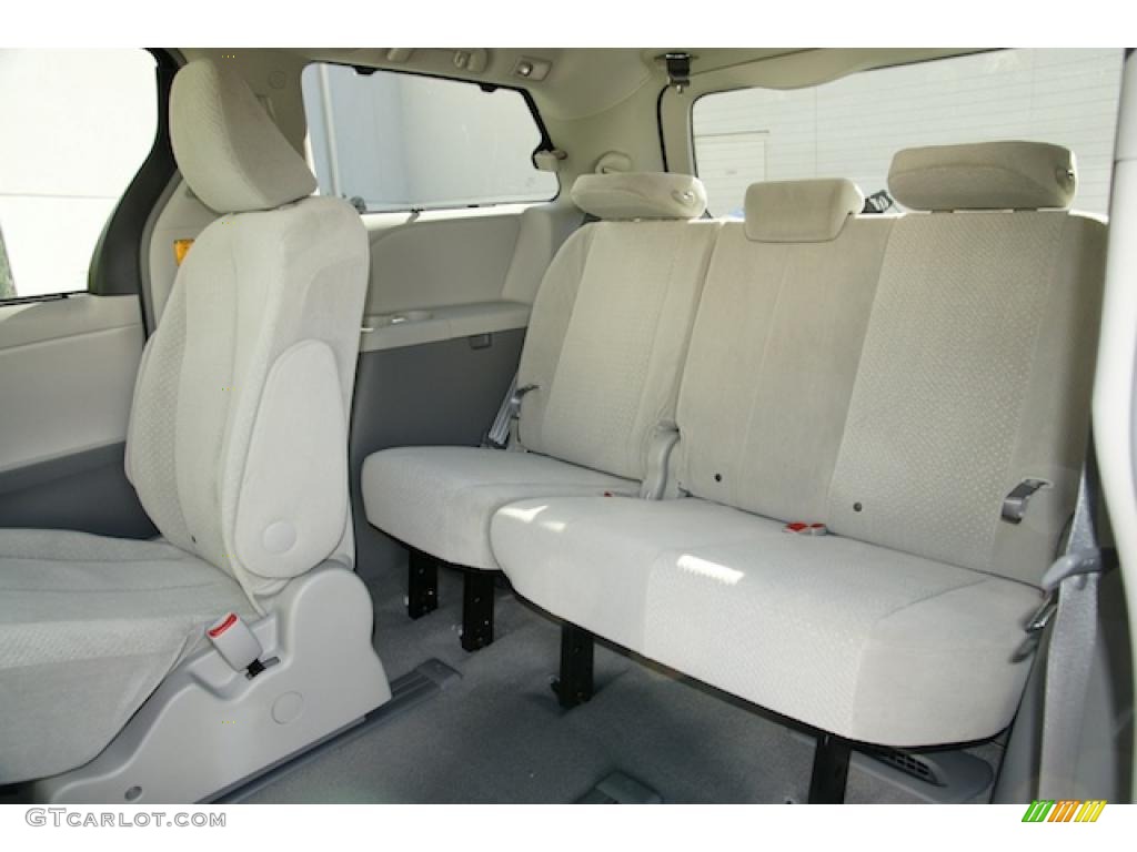 2011 Sienna LE AWD - Salsa Red Pearl / Light Gray photo #7