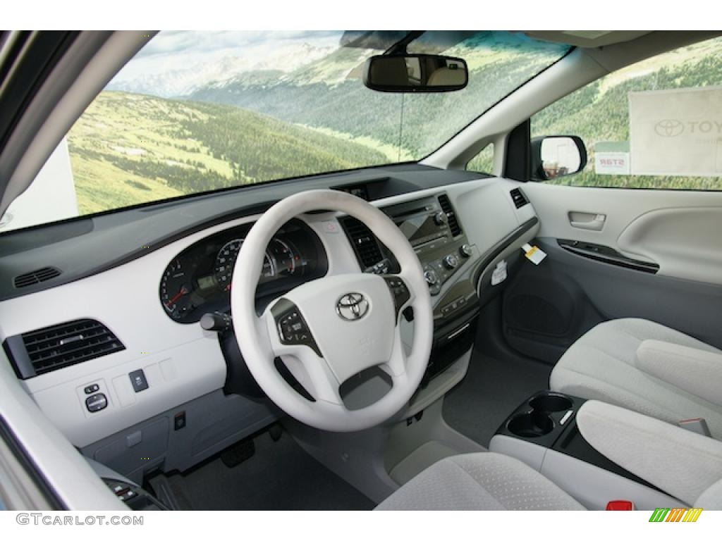 2011 Sienna LE AWD - Black / Light Gray photo #4