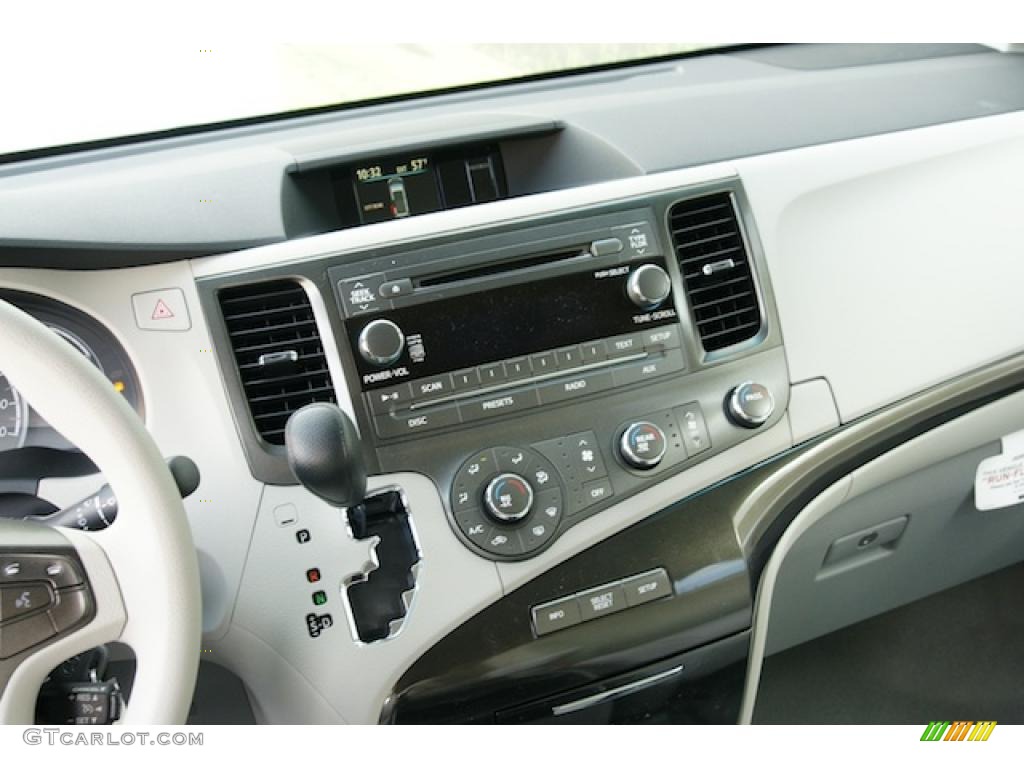 2011 Toyota Sienna LE AWD Controls Photo #45597548