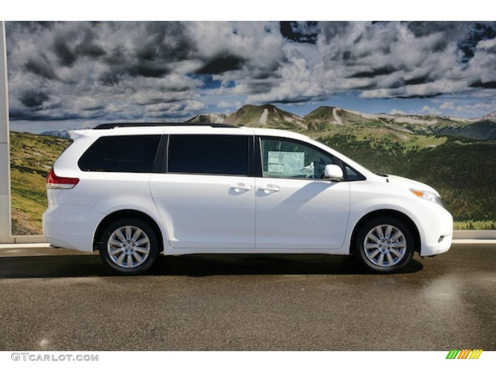 2011 Sienna LE AWD - Super White / Light Gray photo #2