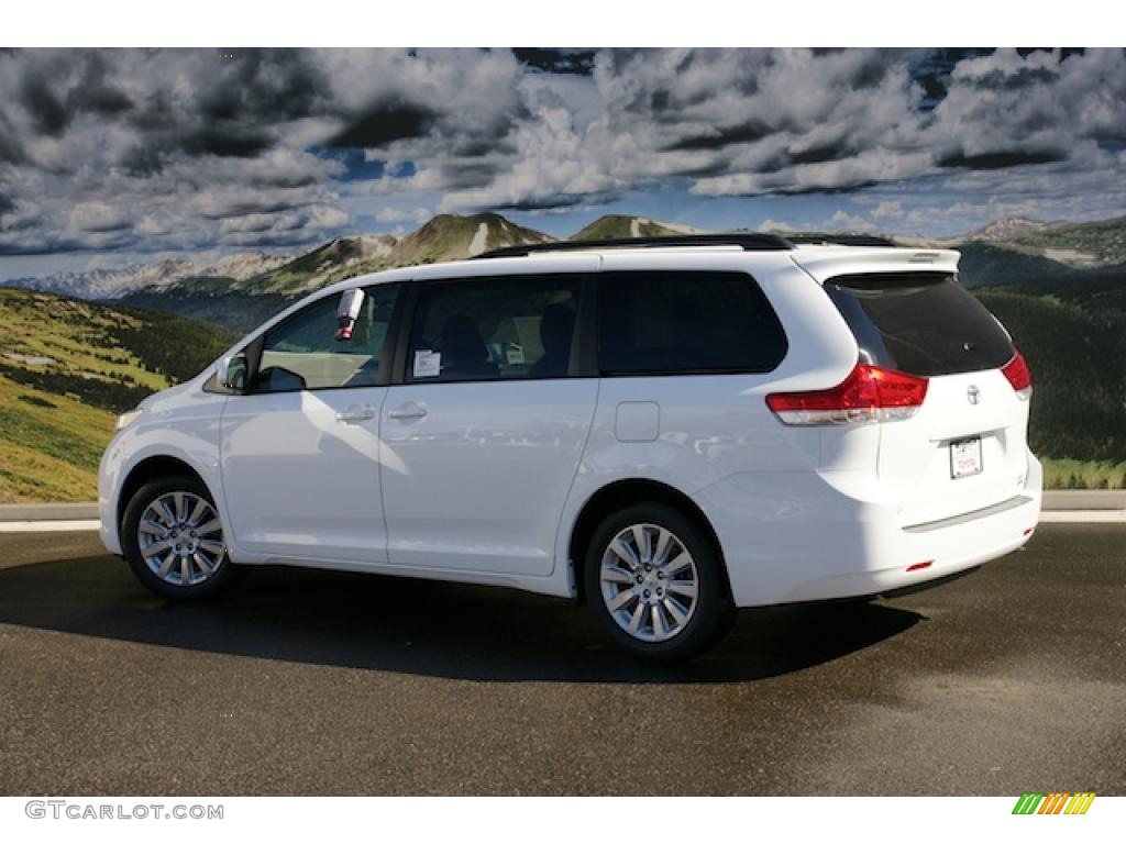 2011 Sienna LE AWD - Super White / Light Gray photo #3