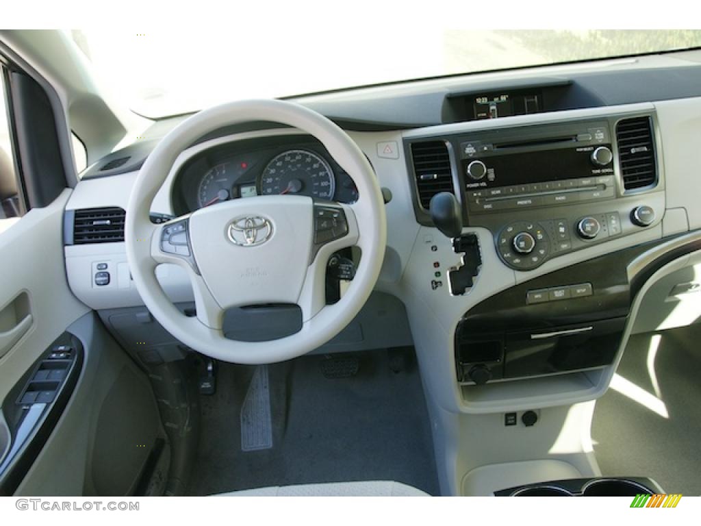 2011 Sienna LE AWD - Super White / Light Gray photo #8