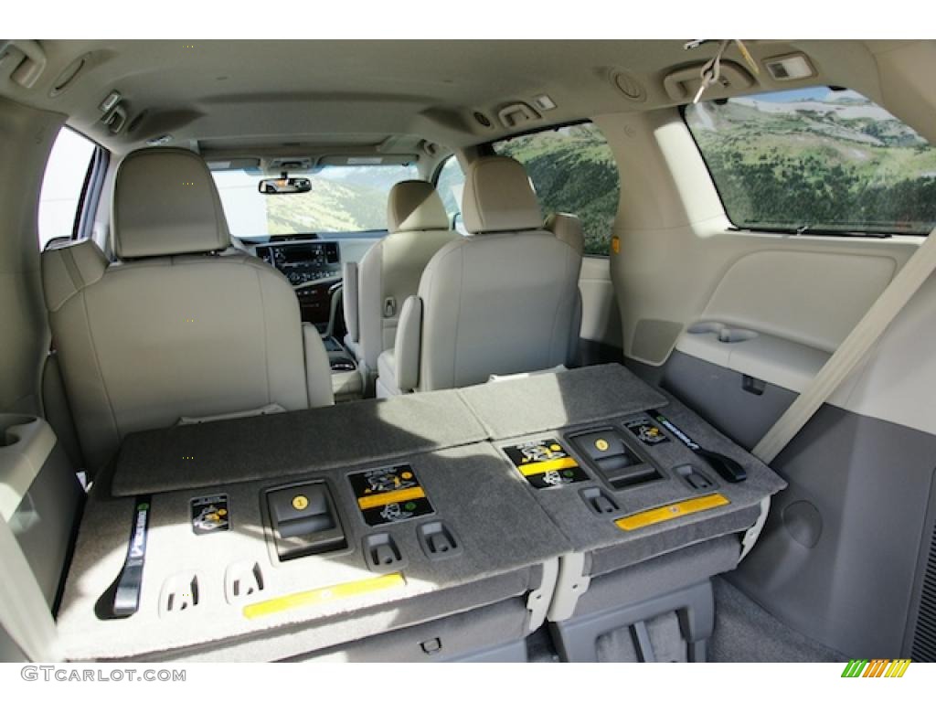2011 Sienna XLE AWD - Salsa Red Pearl / Bisque photo #7
