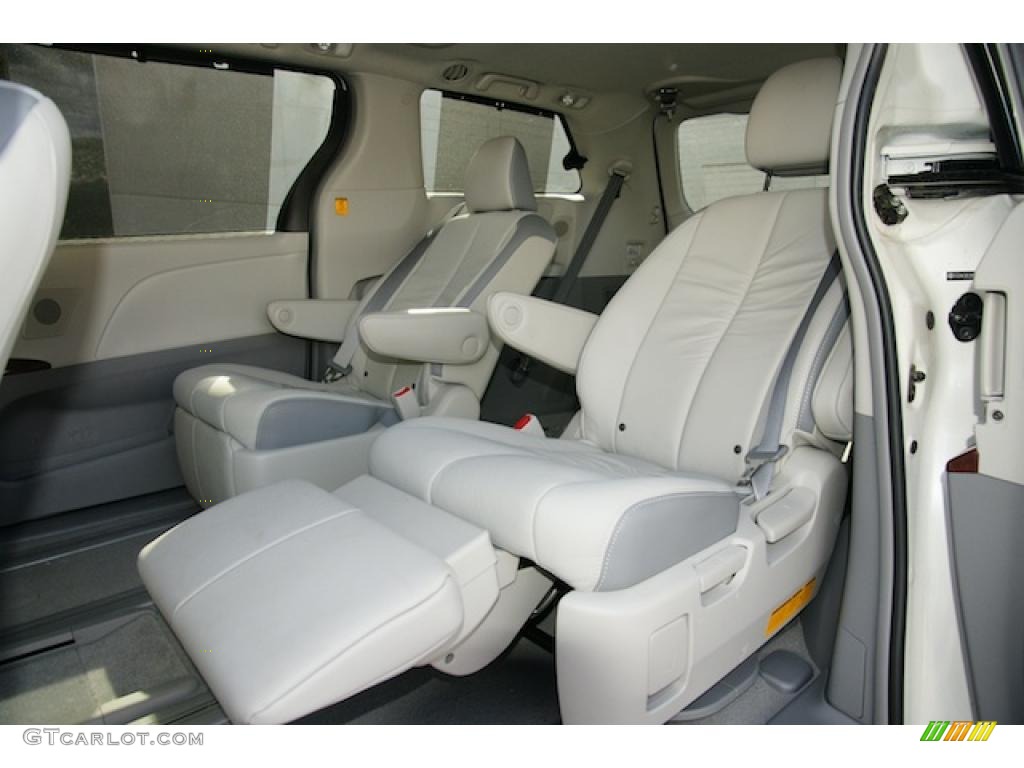 2011 Sienna Limited - Blizzard White Pearl / Light Gray photo #6