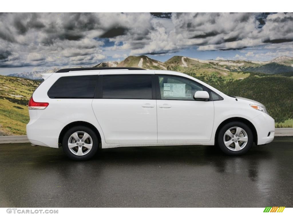 2011 Sienna LE - Super White / Bisque photo #2