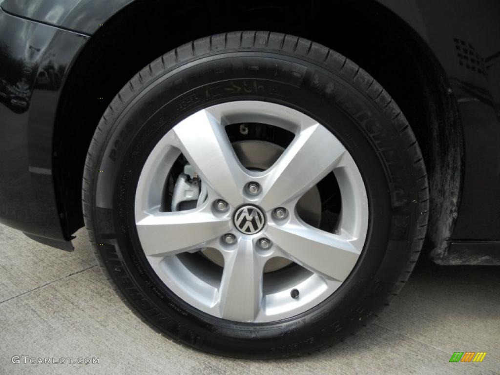 2011 Volkswagen Routan SE Wheel Photo #45599109