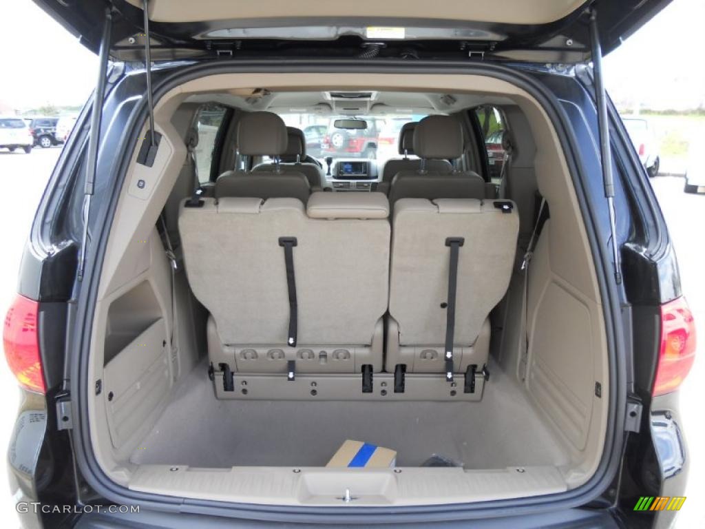 2011 Volkswagen Routan SE Trunk Photo #45599249