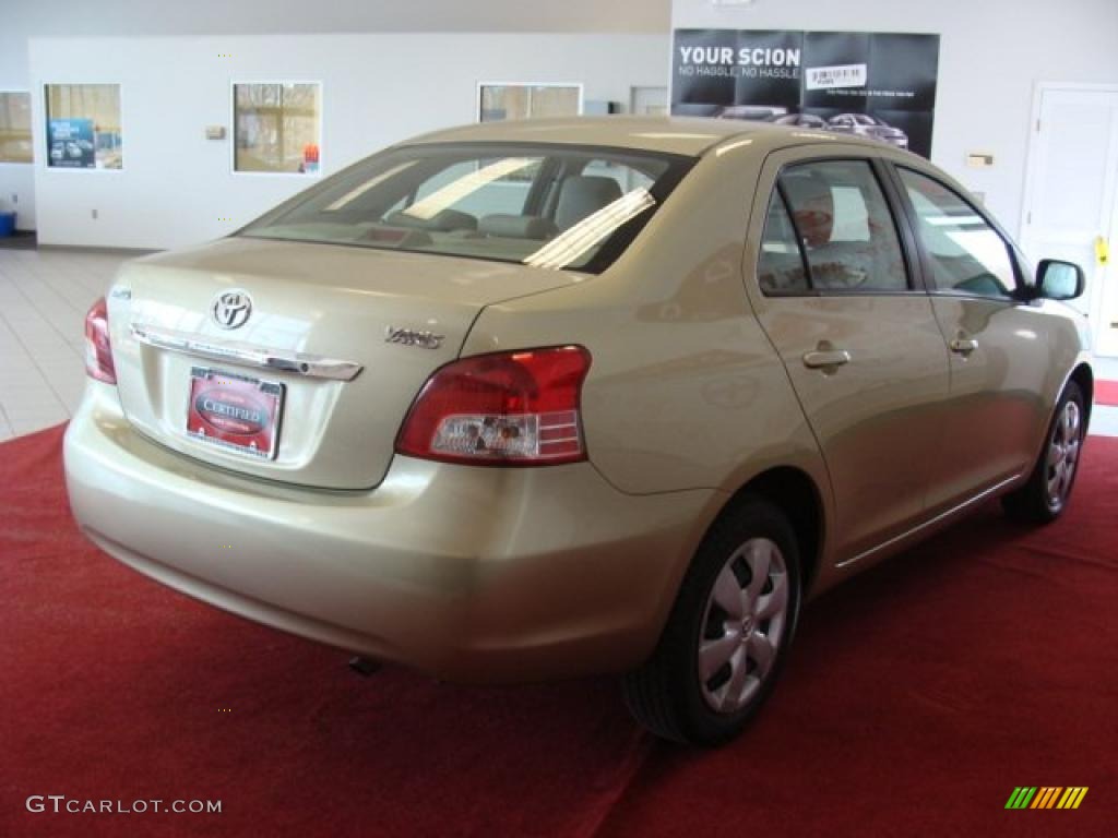 2008 Yaris Sedan - Olive Mist Metallic / Bisque photo #8