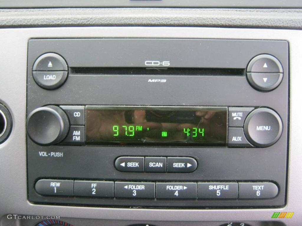 2007 Ford Focus ZX3 SES Coupe Controls Photo #45604058