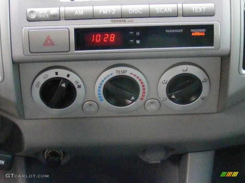 2006 Toyota Tacoma X-Runner Controls Photo #45609578