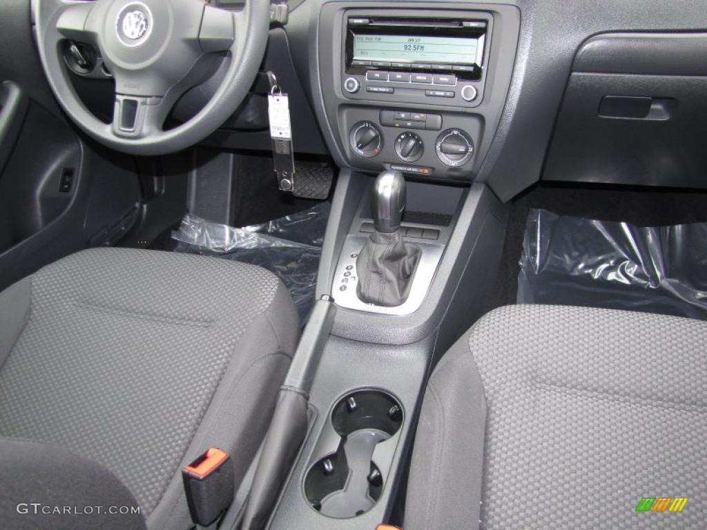 2011 Volkswagen Jetta S Sedan Controls Photo #45610034