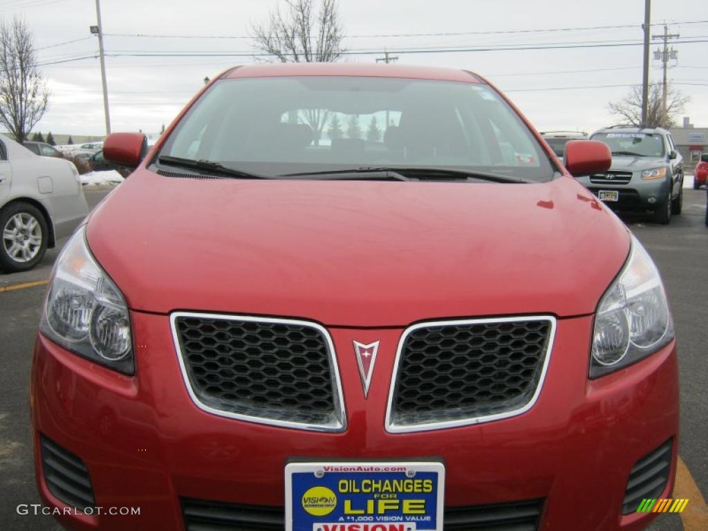 2010 Vibe 1.8L - Red Hot Metallic / Ebony photo #17