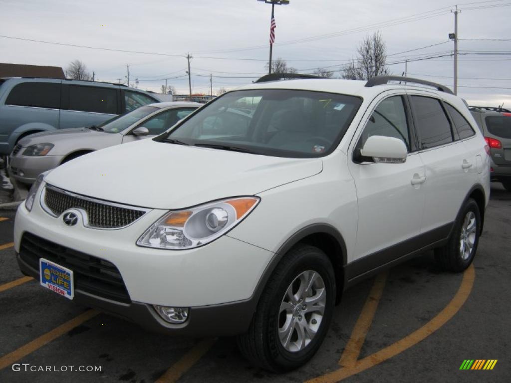 Stone White Hyundai Veracruz