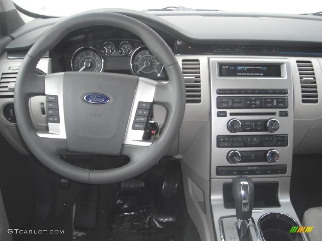 2011 Ford Flex SE Medium Light Stone Dashboard Photo #45617380