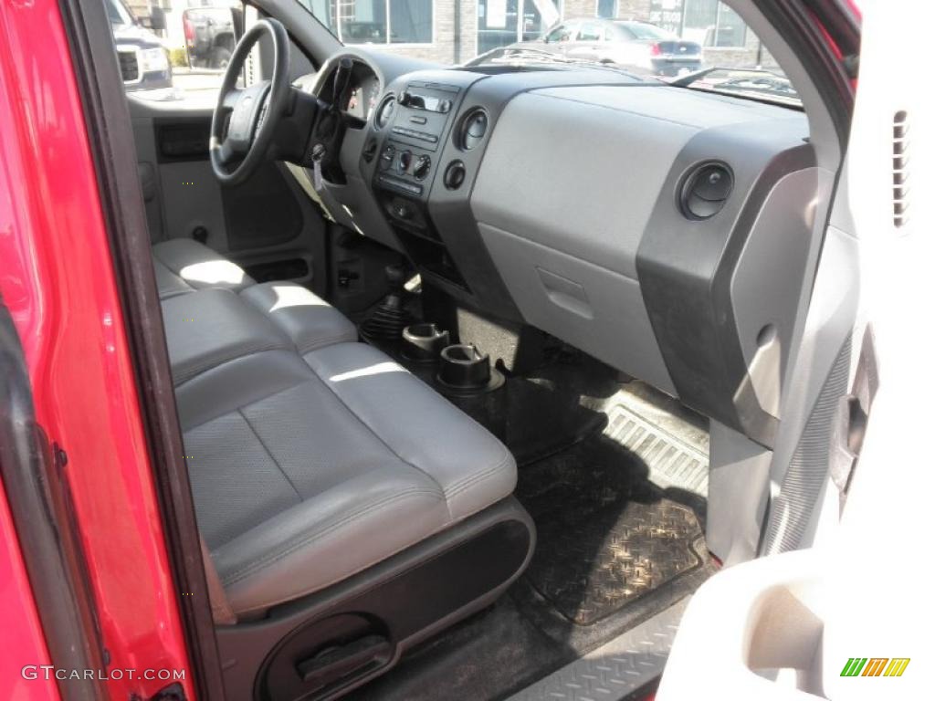 2006 F150 XL Regular Cab 4x4 - Bright Red / Medium Flint photo #16