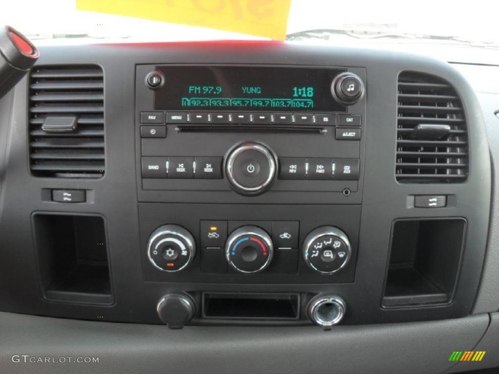 2008 Chevrolet Silverado 1500 LS Extended Cab Controls Photo #45619012