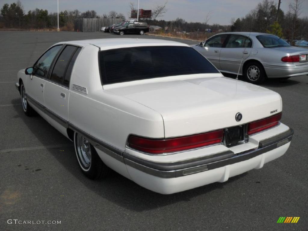 Bright White 1993 Buick Roadmaster Standard Roadmaster Model Exterior Photo #45619488