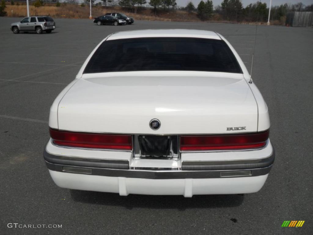 Bright White 1993 Buick Roadmaster Standard Roadmaster Model Exterior Photo #45619495