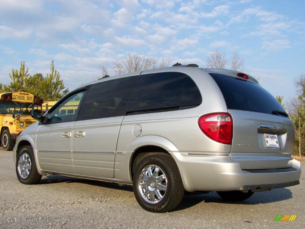 Bright Silver Metallic 2005 Chrysler Town & Country Limited Exterior Photo #45620448