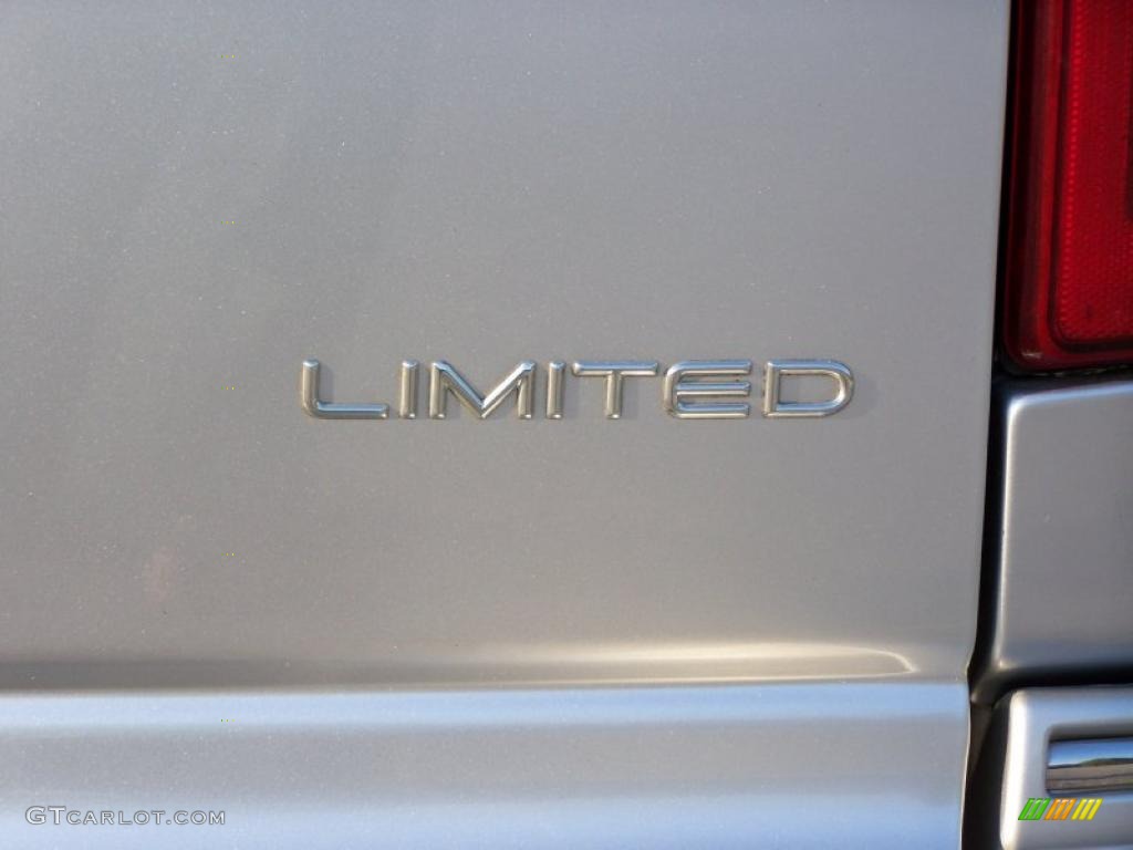 2005 Chrysler Town & Country Limited Marks and Logos Photo #45620500