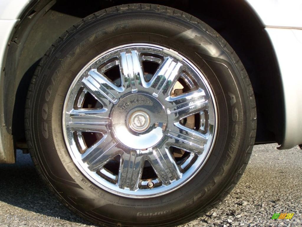 2005 Chrysler Town & Country Limited Wheel Photo #45620872