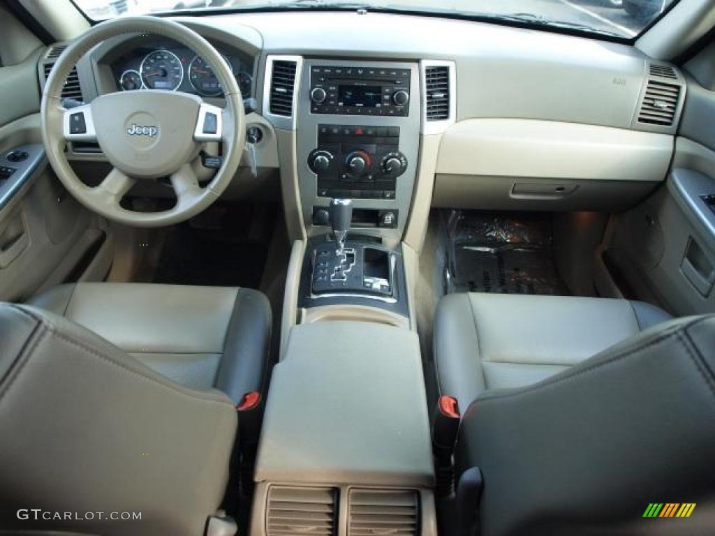 2008 Jeep Grand Cherokee Laredo 4x4 Khaki Dashboard Photo #45625890