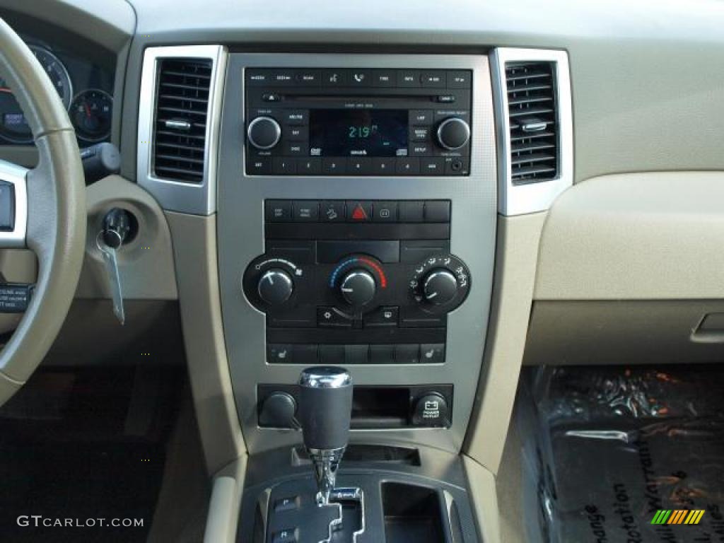 2008 Jeep Grand Cherokee Laredo 4x4 Controls Photo #45625898