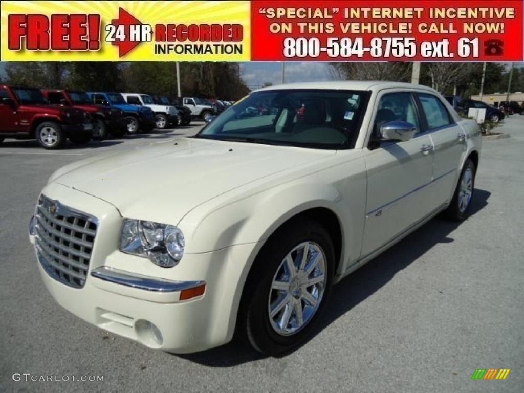 Cool Vanilla White Chrysler 300