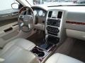 Cool Vanilla White - 300 C HEMI Photo No. 17