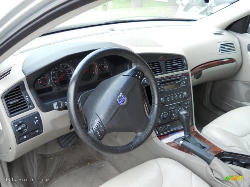 Taupe Interior 2005 Volvo S60 2.4 Photo #45629584