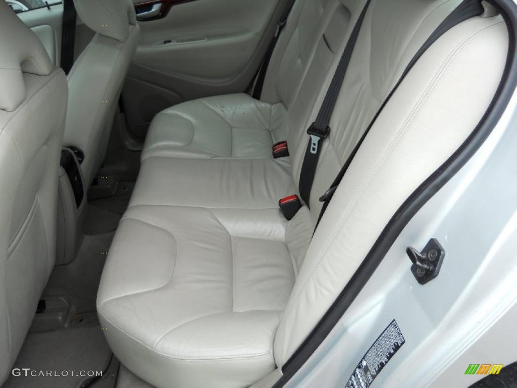Taupe Interior 2005 Volvo S60 2.4 Photo #45629608