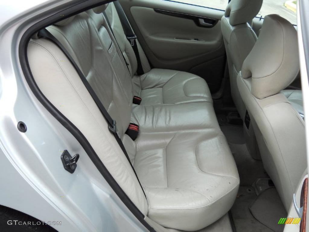 Taupe Interior 2005 Volvo S60 2.4 Photo #45629620