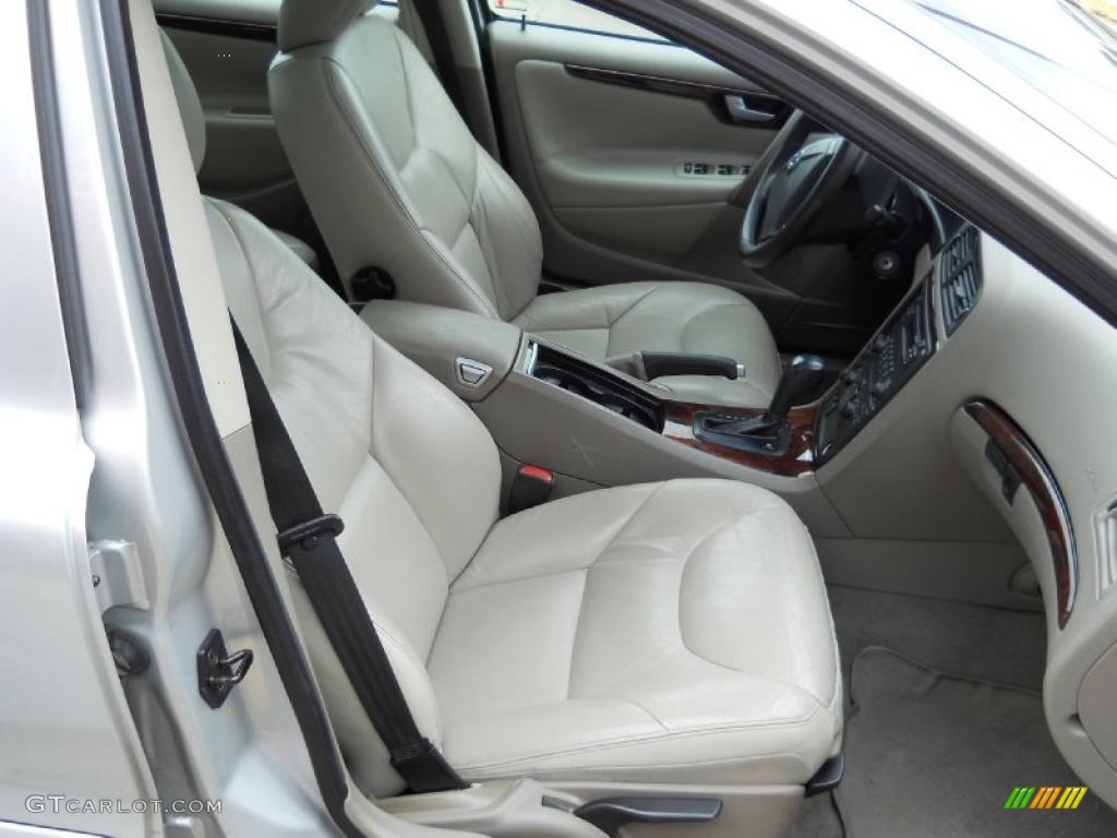 Taupe Interior 2005 Volvo S60 2.4 Photo #45629632