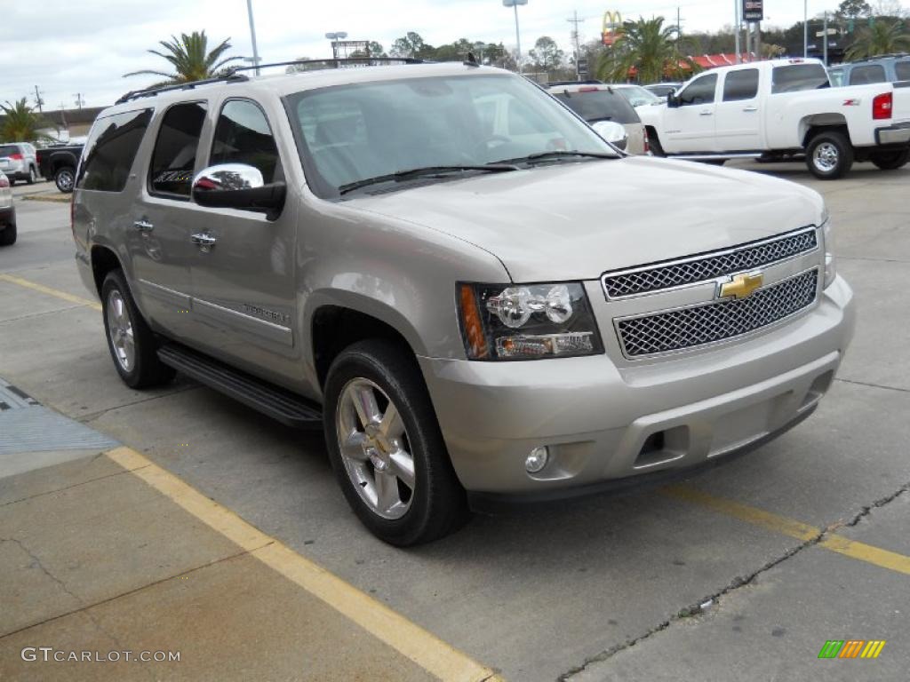 Silver Birch Metallic 2008 Chevrolet Suburban 1500 LTZ Exterior Photo #45630737