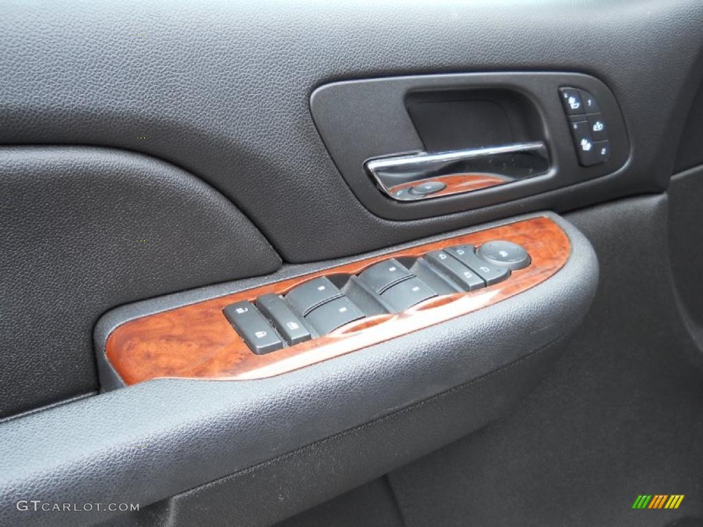 2008 Chevrolet Suburban 1500 LTZ Controls Photo #45630777
