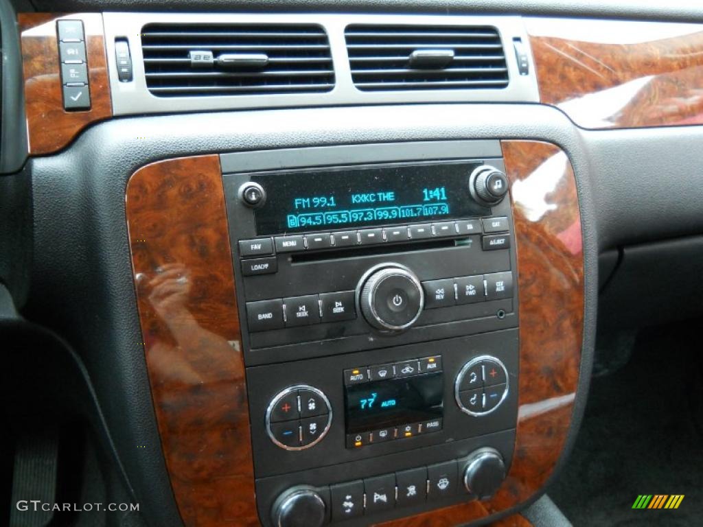 2008 Chevrolet Suburban 1500 LTZ Controls Photo #45630849