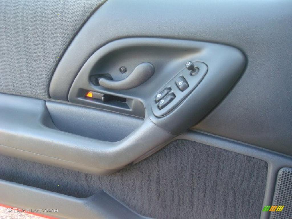 1999 Chevrolet Camaro Coupe Controls Photo #45631565